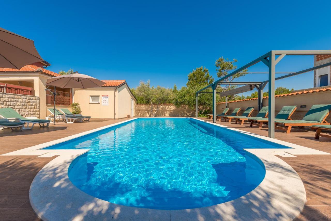 Villa Mare Apartments Vir Luaran gambar