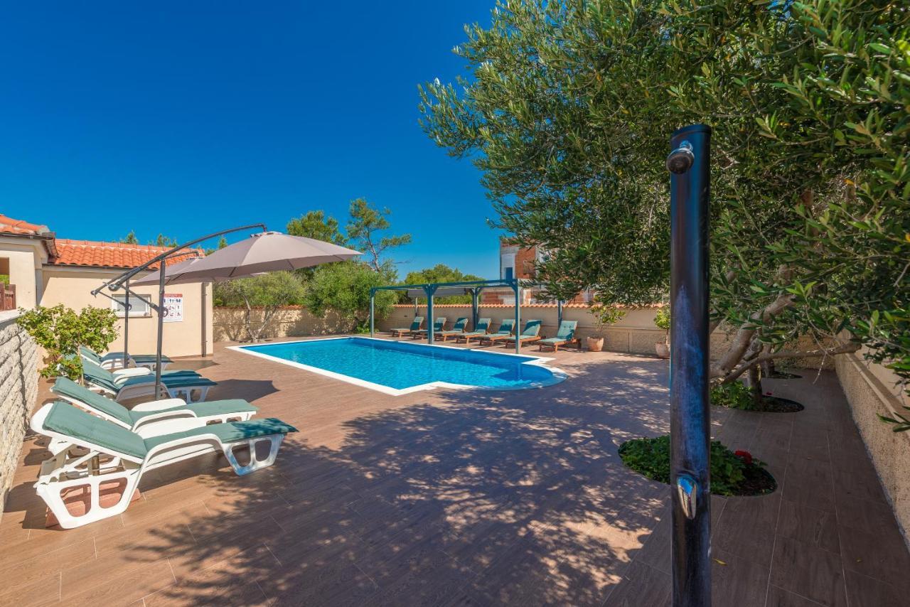 Villa Mare Apartments Vir Luaran gambar