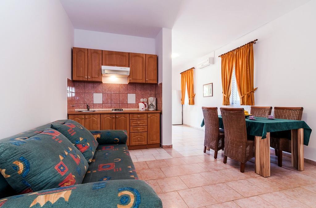 Villa Mare Apartments Vir Luaran gambar