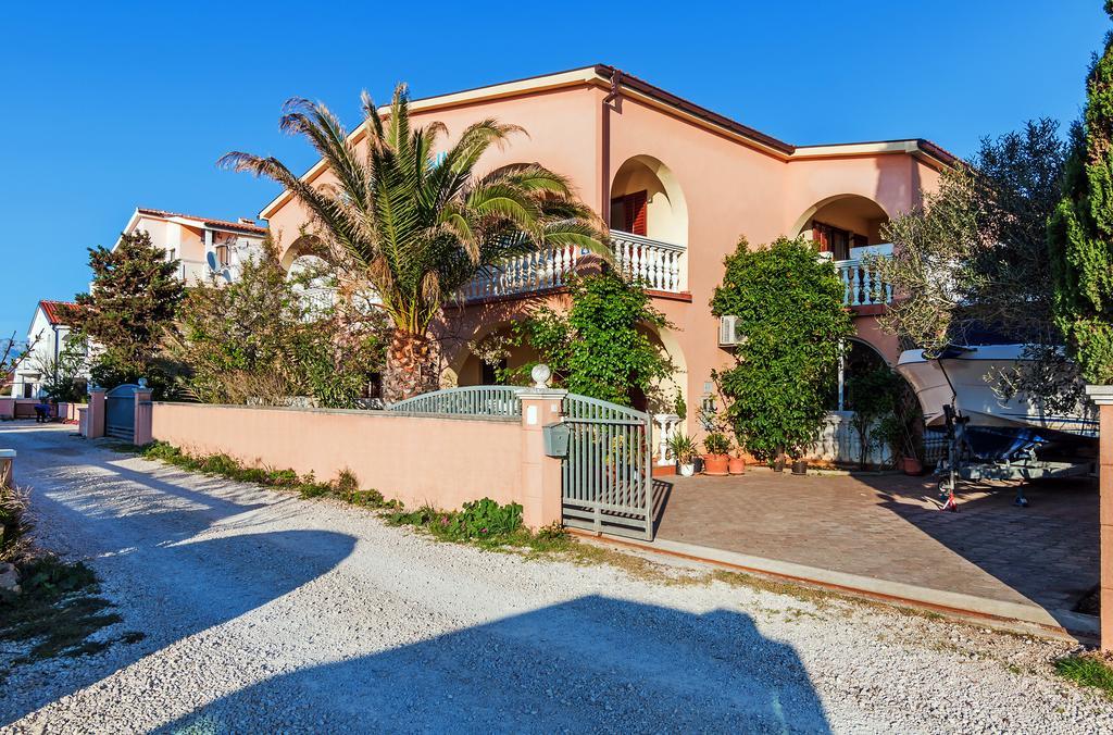 Villa Mare Apartments Vir Luaran gambar